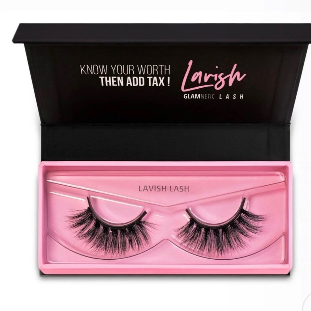 Magnetic lashes and magnetic black liner